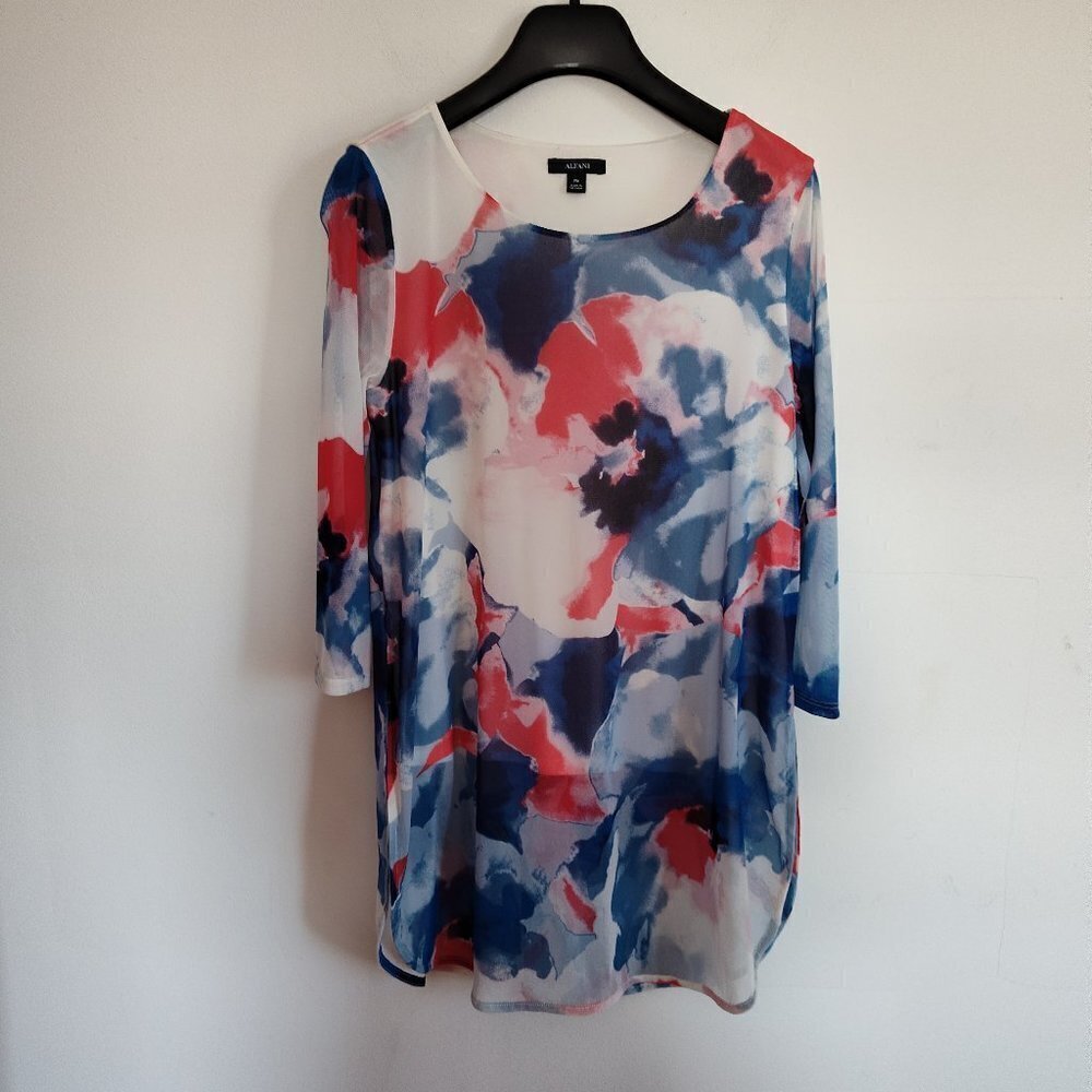 Ladies Petite SZ PM Alfani White/Blue/Coral Tunic Top